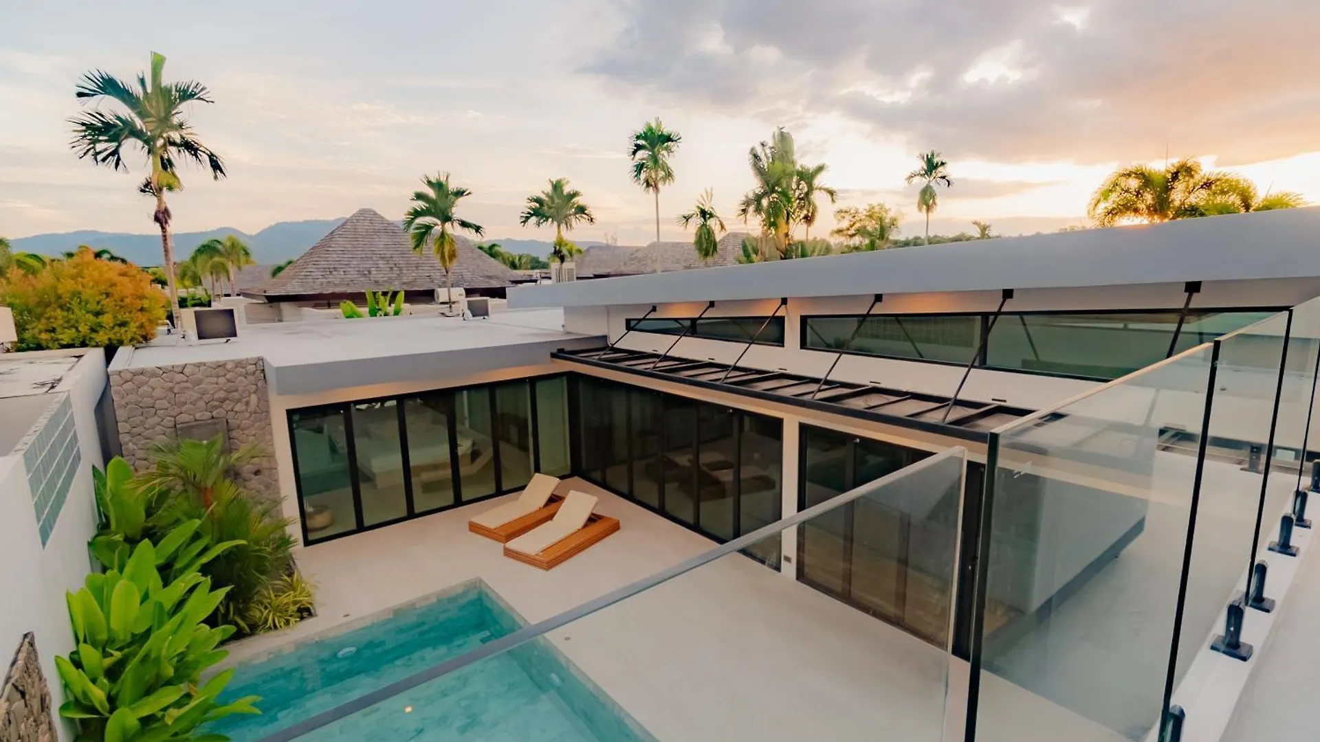 Fully Renovated Pool Villa 4Br Bangtao And Layan Beach In Cheong Thalea, Phuket