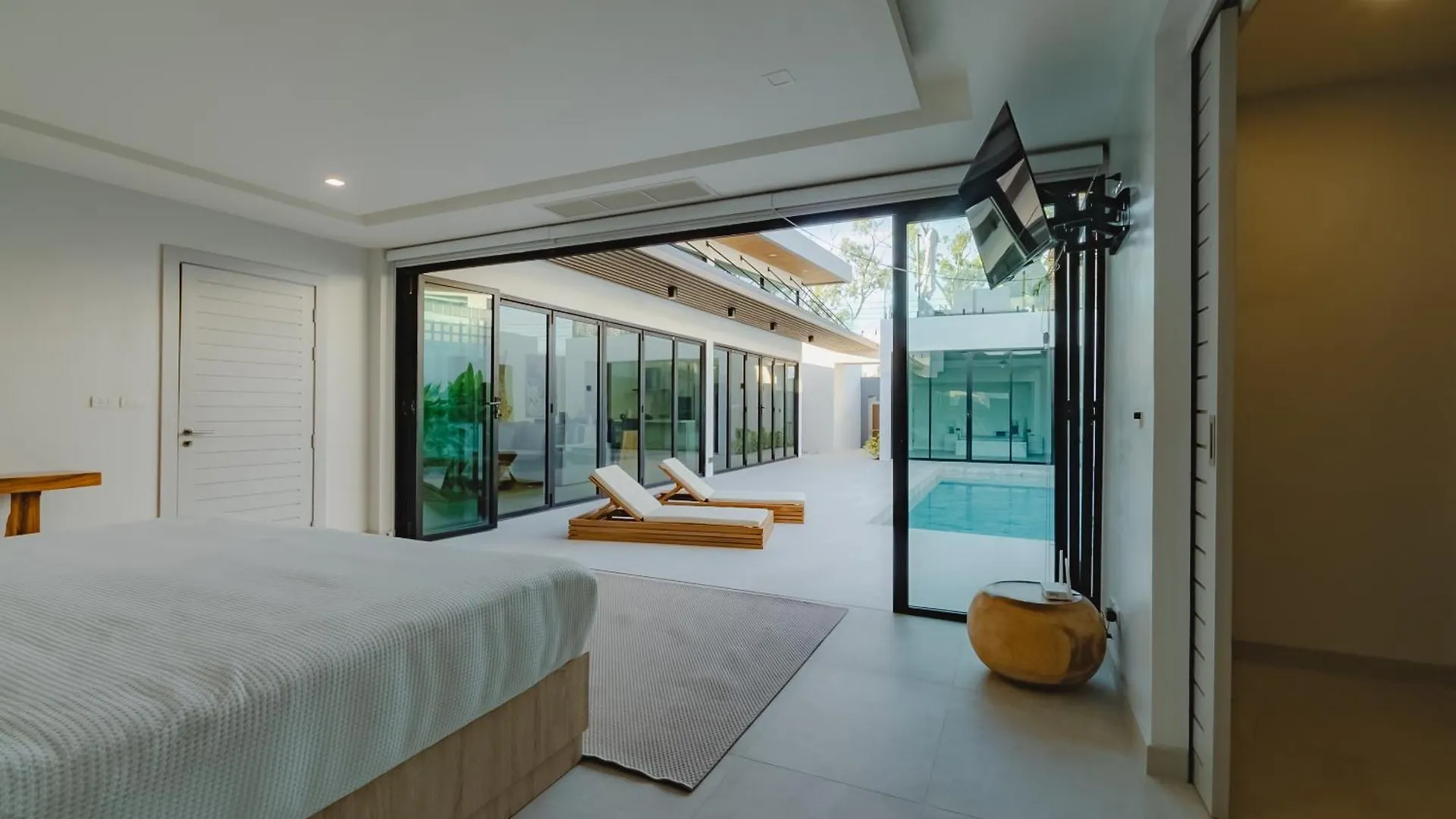 Fully Renovated Pool Villa 4Br Bangtao And Layan Beach In Cheong Thalea, Phuket