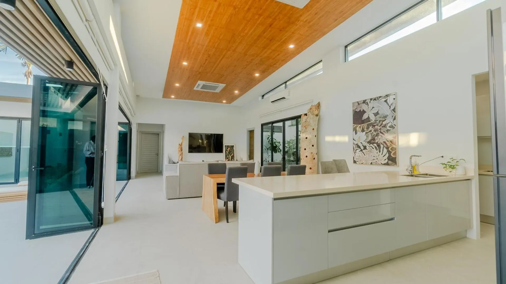 Fully Renovated Pool Villa 4Br Bangtao And Layan Beach In Cheong Thalea, Phuket
