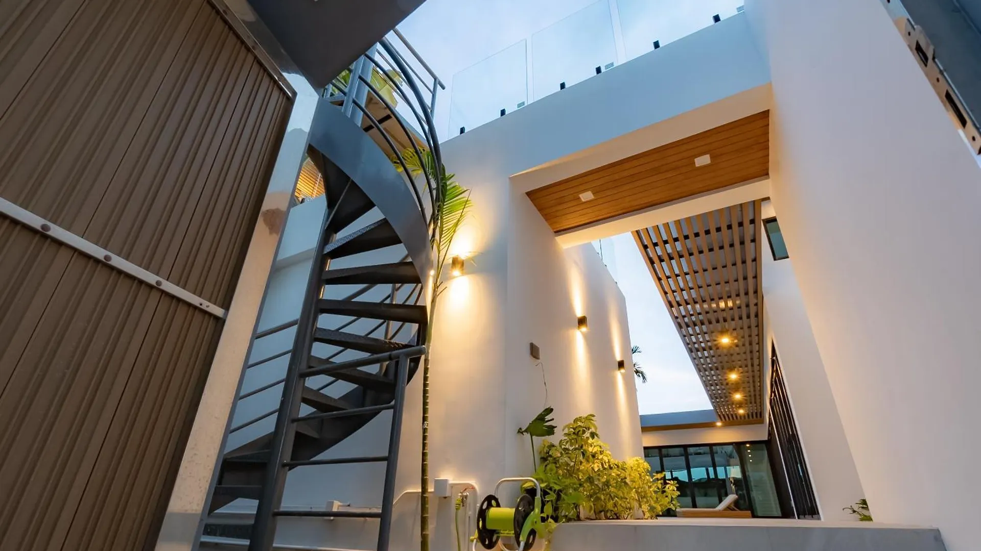 Fully Renovated Pool Villa 4Br Bangtao And Layan Beach In Cheong Thalea, Phuket