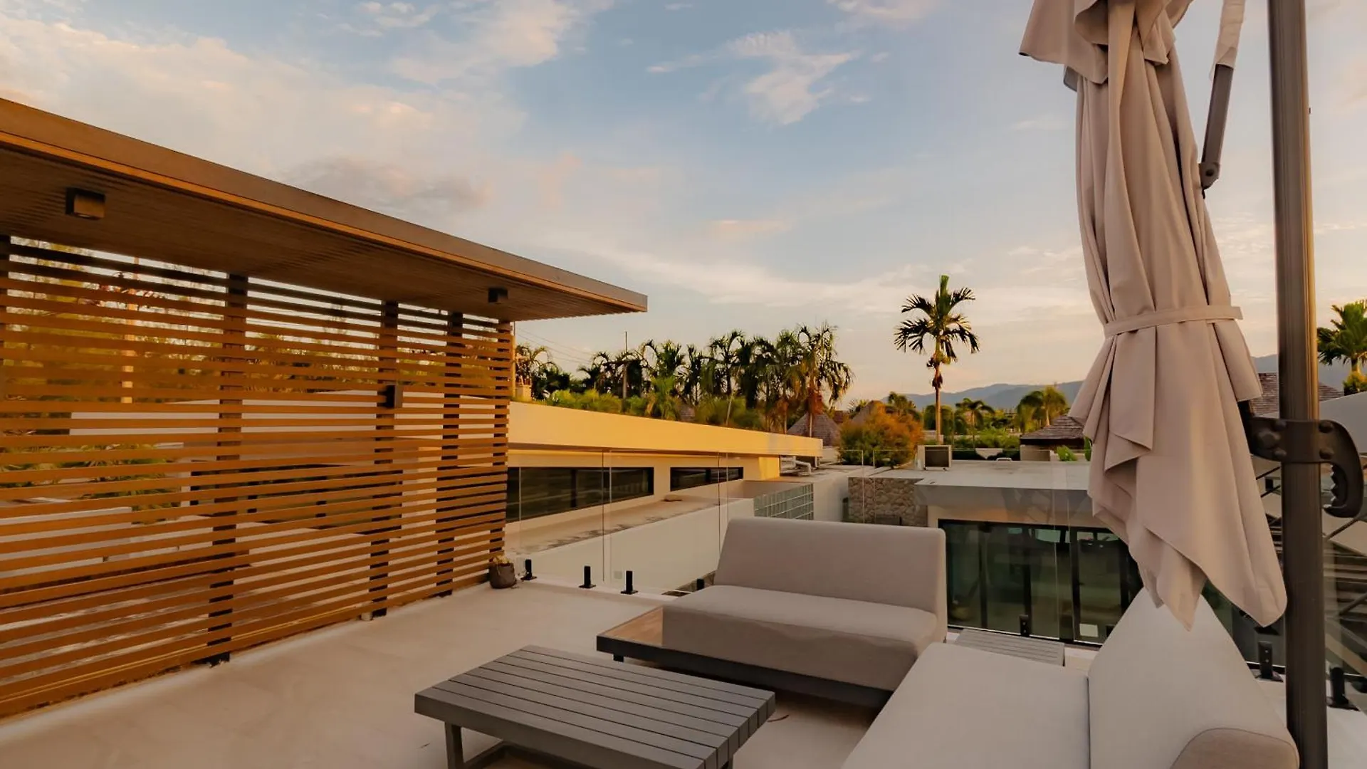 Fully Renovated Pool Villa 4Br Bangtao And Layan Beach In Cheong Thalea, Phuket