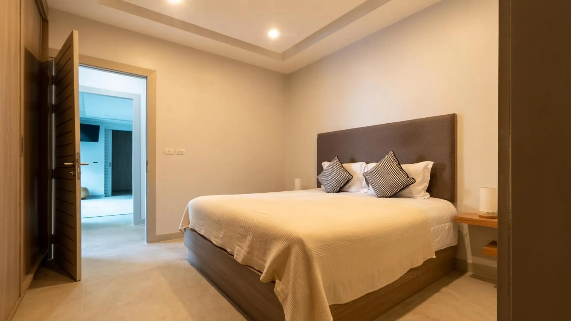 Fully Renovated Pool Villa 4Br Bangtao And Layan Beach In Cheong Thalea, Phuket Thaïlande