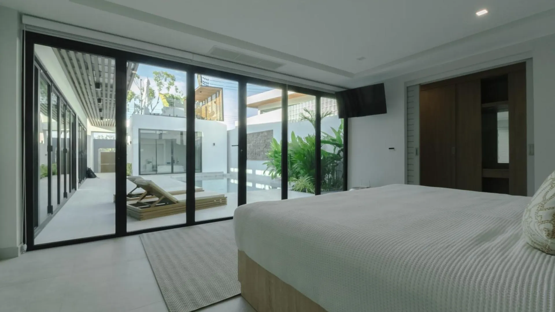 Fully Renovated Pool Villa 4Br Bangtao And Layan Beach In Cheong Thalea, Phuket 0*,  Thaïlande